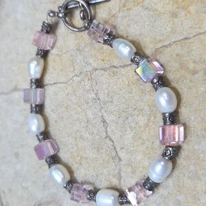 Pink crystal and freshwater pearl bracelet
